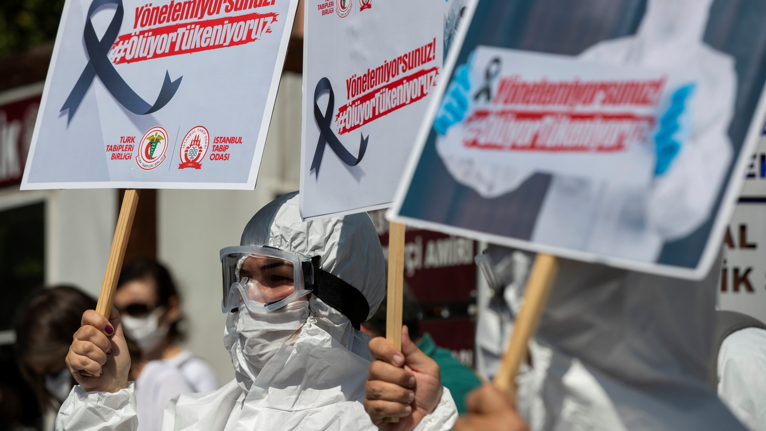 Turkey Bans Media Coverage of Doctor’s Murder, as Medics Strike